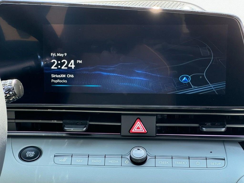 Used 2025 Hyundai Elantra Limited FWD image 9