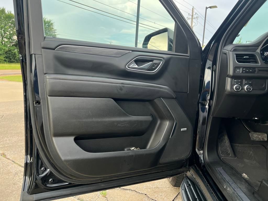 Used 2023 GMC Yukon XL SLT image 11