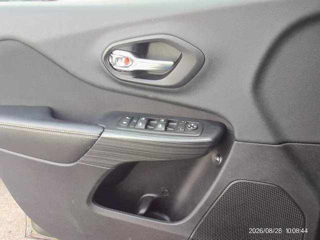 Used 2015 Jeep Cherokee Latitude AWD/4WD image 15
