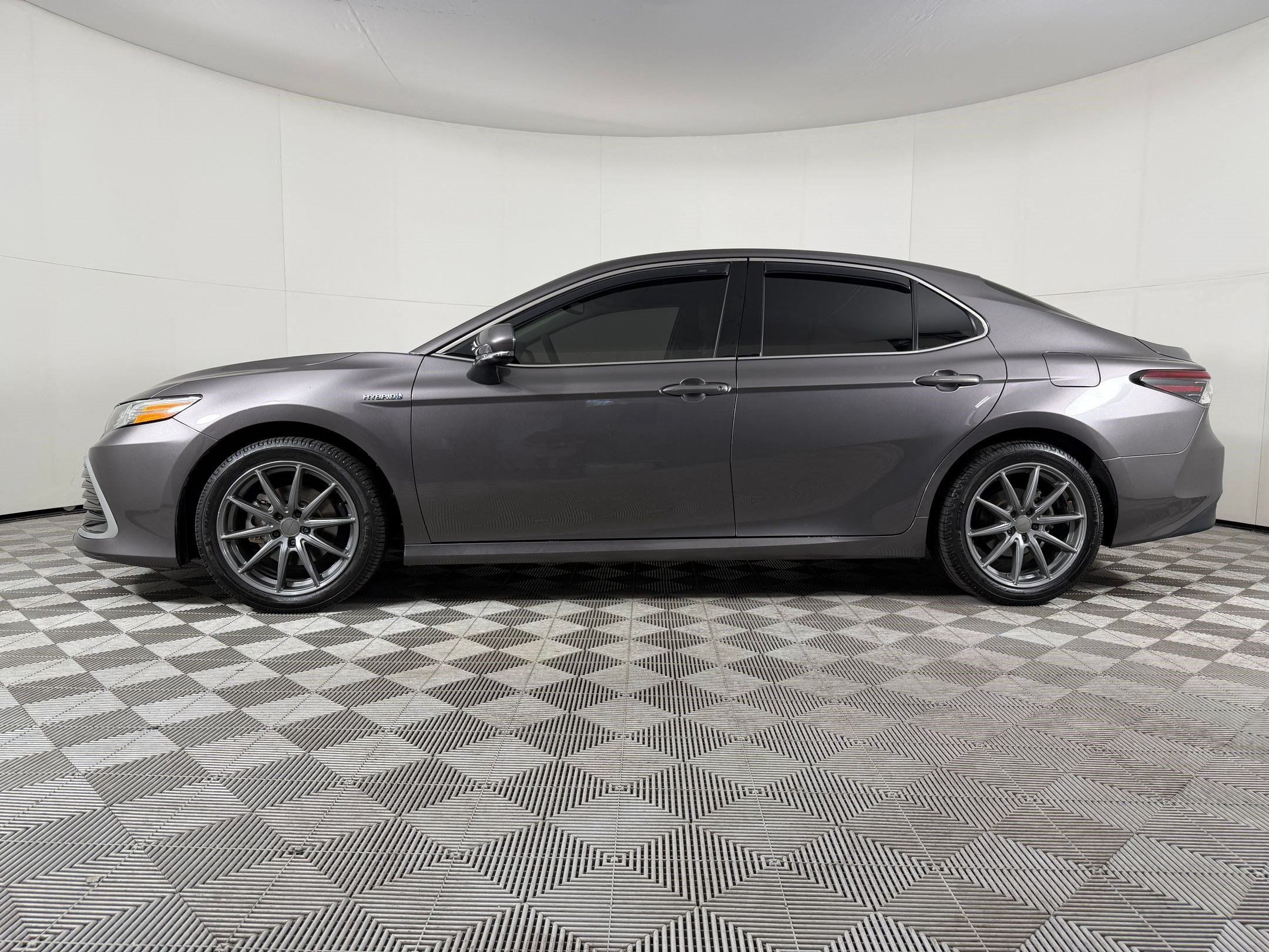 Used 2021 Toyota Camry XLE w/ Navigation Upgrade Package FWD image 2