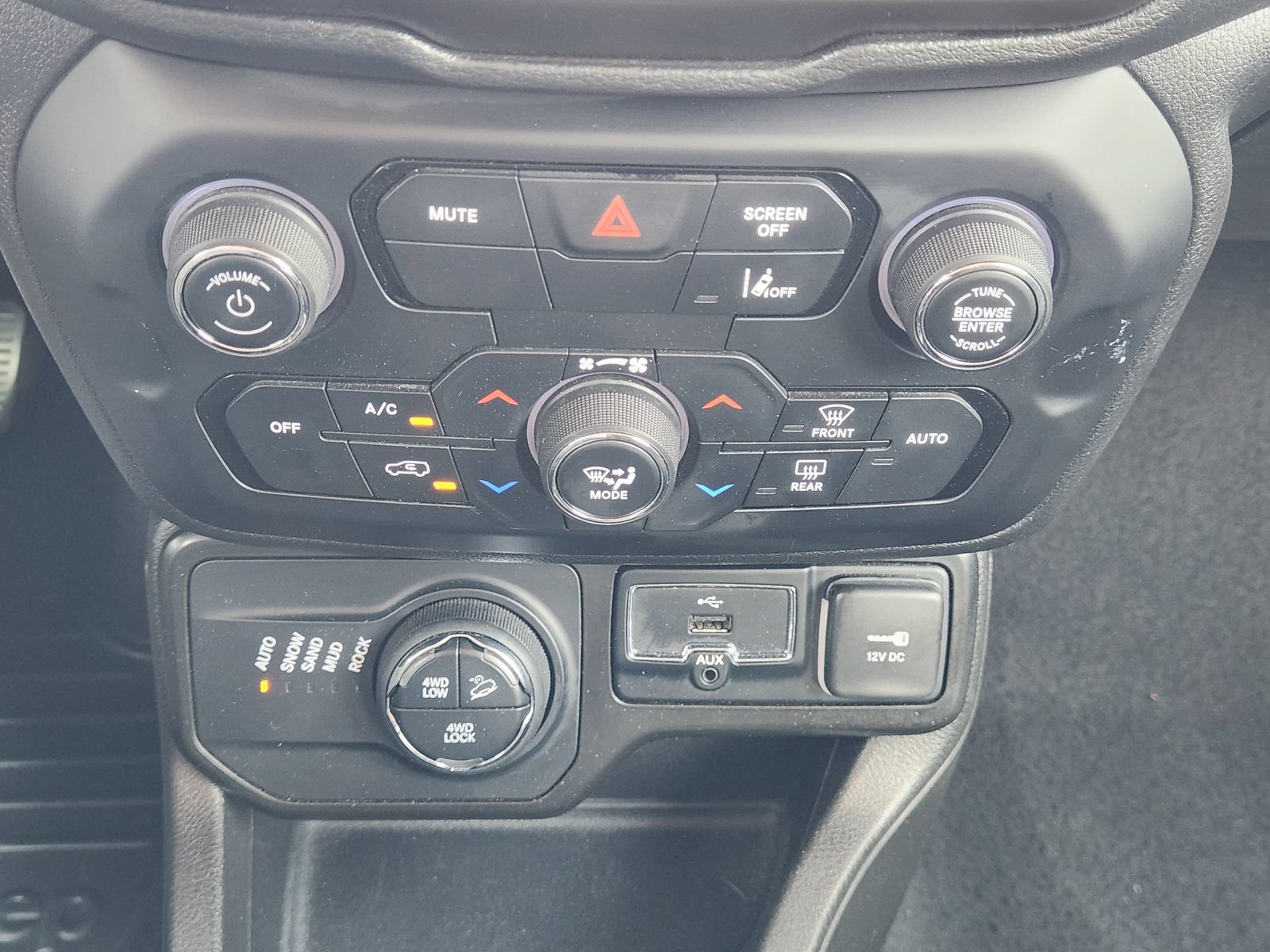 Used 2023 Jeep Renegade Trailhawk AWD/4WD image 19
