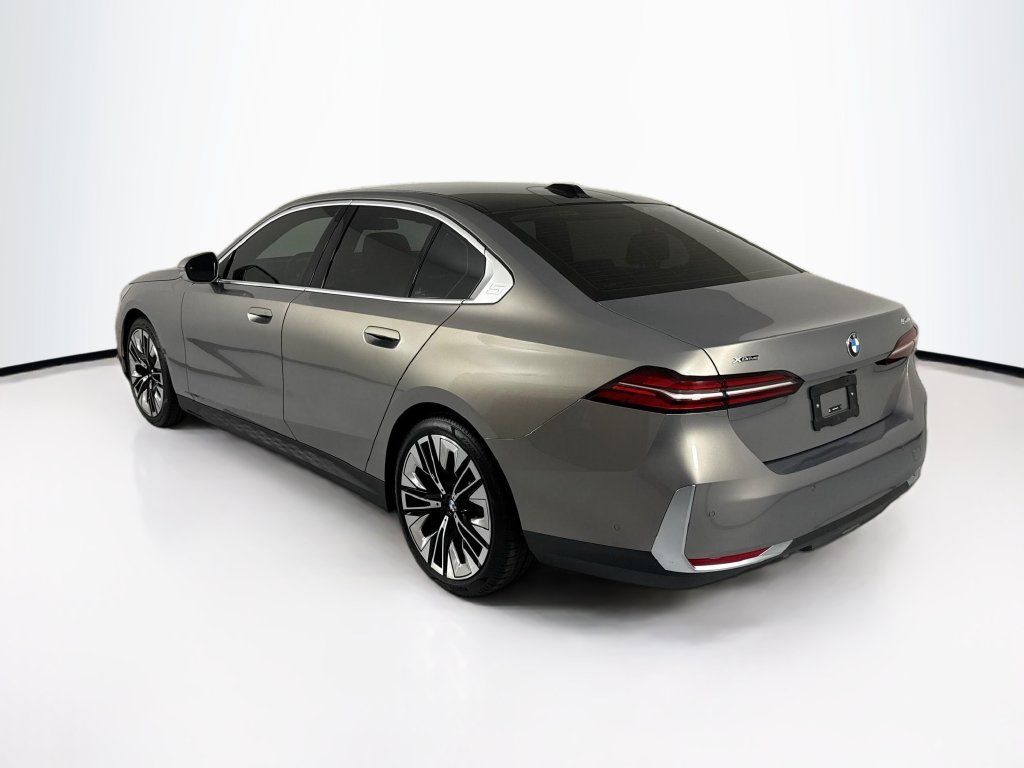 Used 2024 BMW 540i xDrive w/ Executive Package AWD/4WD image 7