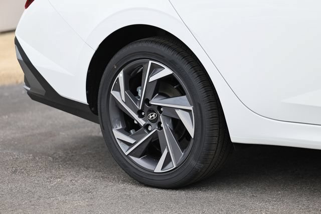 Certified 2025 Hyundai Elantra SEL FWD image 6