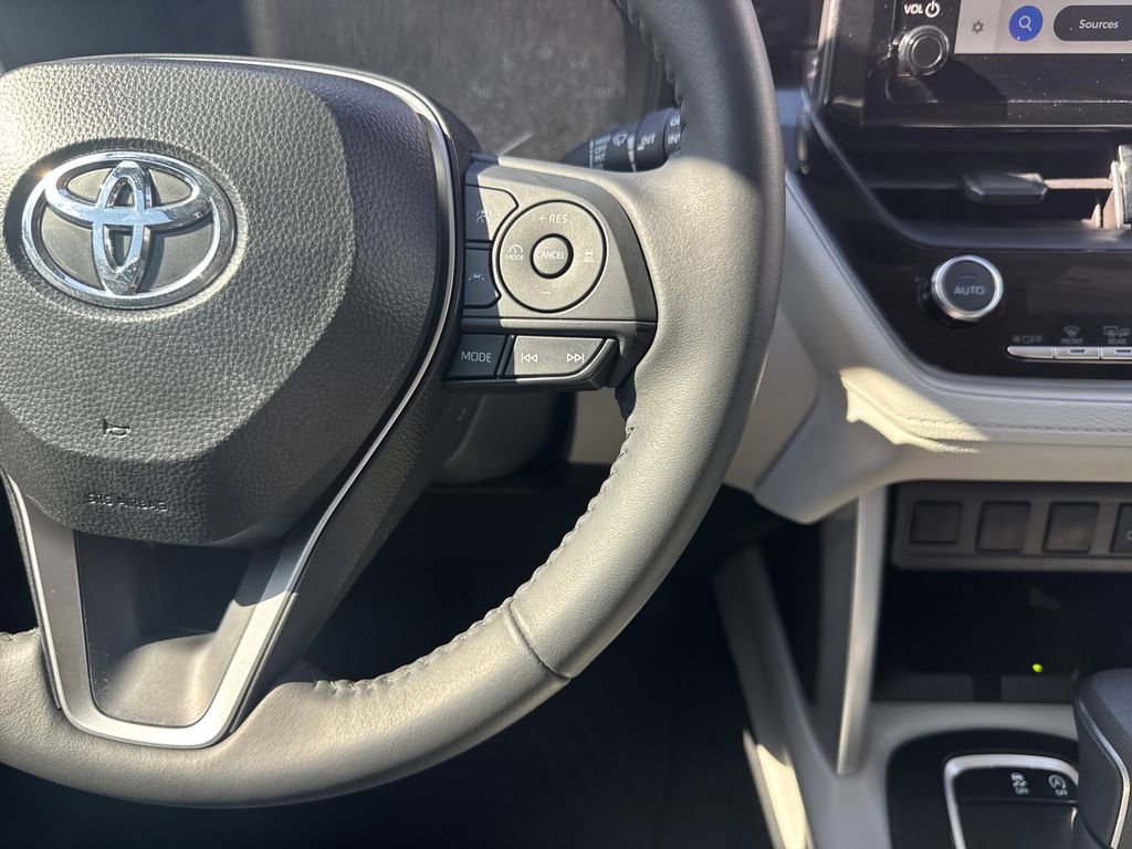 Certified 2025 Toyota Corolla Cross LE image 28