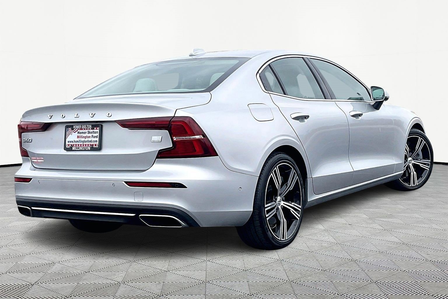 Used 2022 Volvo S60 T8 Inscription image 11