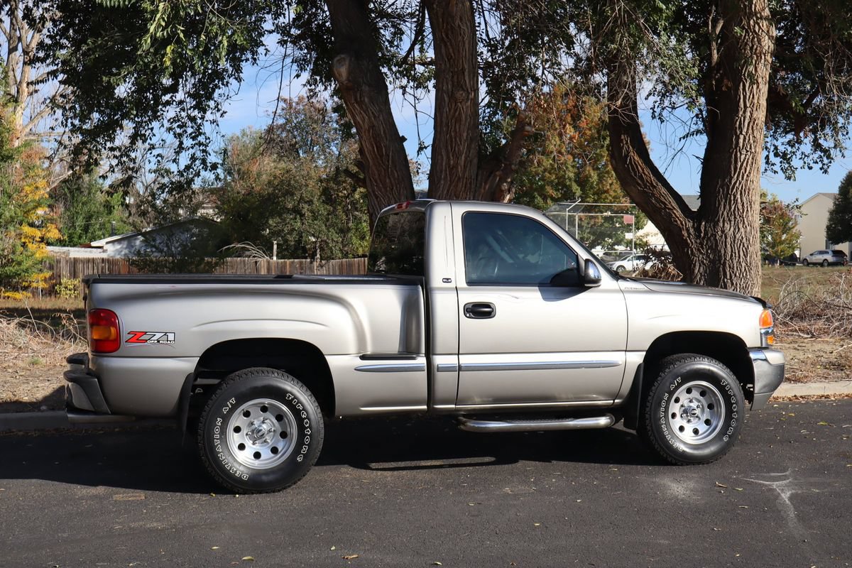 Used 2001 GMC Sierra 1500 SLE w/ Convenience Plus Group AWD/4WD image 4