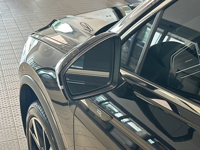 Used 2022 Volkswagen Tiguan SEL R-Line AWD/4WD image 9