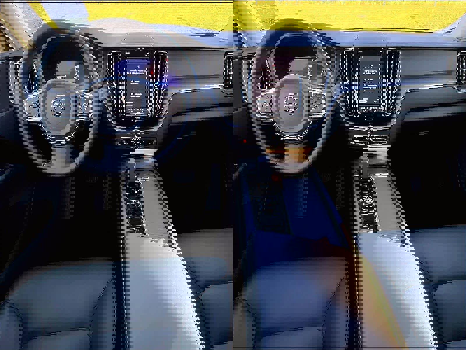 Used 2025 Volvo XC60 B5 Core image 18