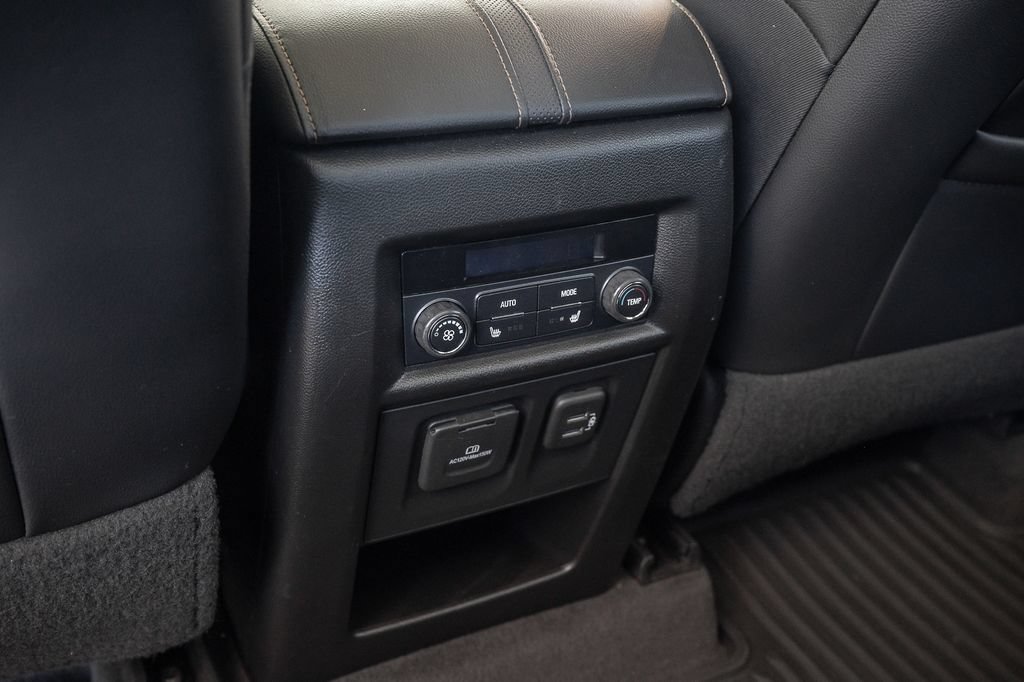 Used 2020 Chevrolet Traverse Premier w/ LPO, Cargo Package FWD image 40
