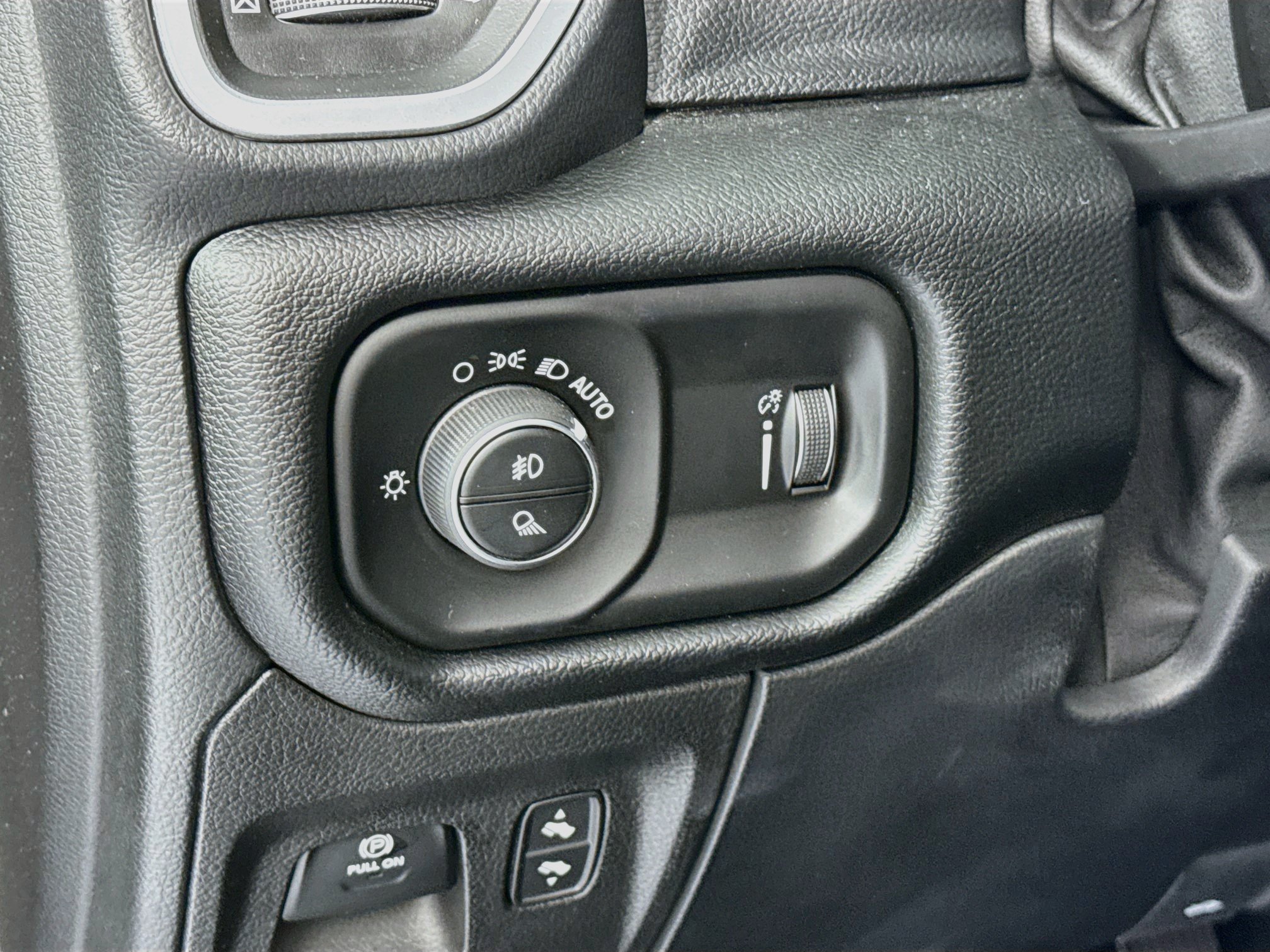 Used 2020 RAM 1500 Big Horn AWD/4WD image 10