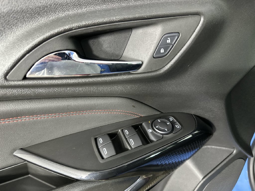 Used 2024 Chevrolet Trax RS w/ Sunroof Package FWD image 26