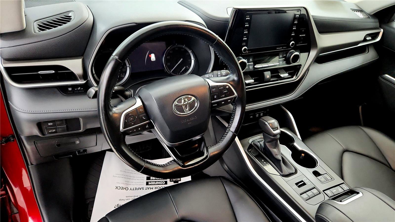 Used 2020 Toyota Highlander XLE image 26