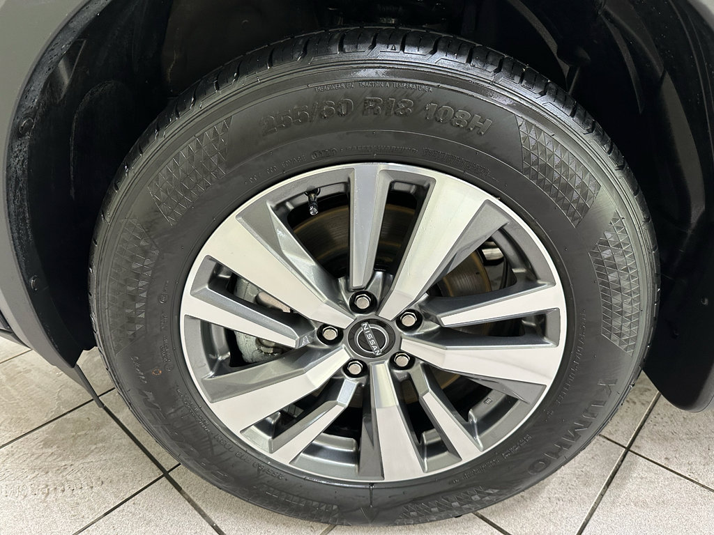 Used 2025 Nissan Pathfinder SL AWD/4WD image 16