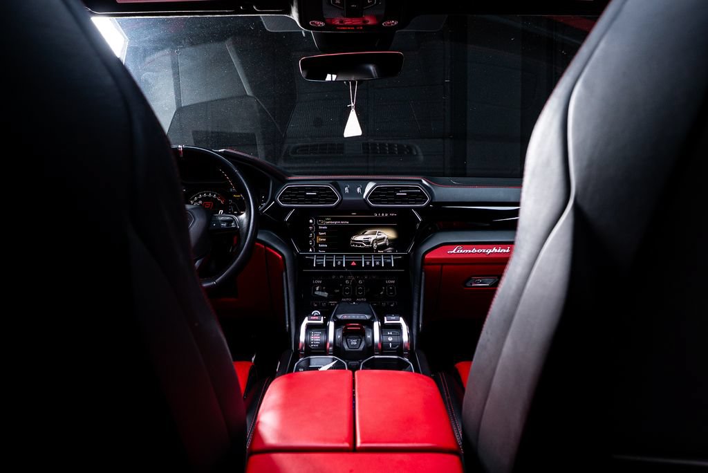 Used 2022 Lamborghini Urus AWD/4WD image 43