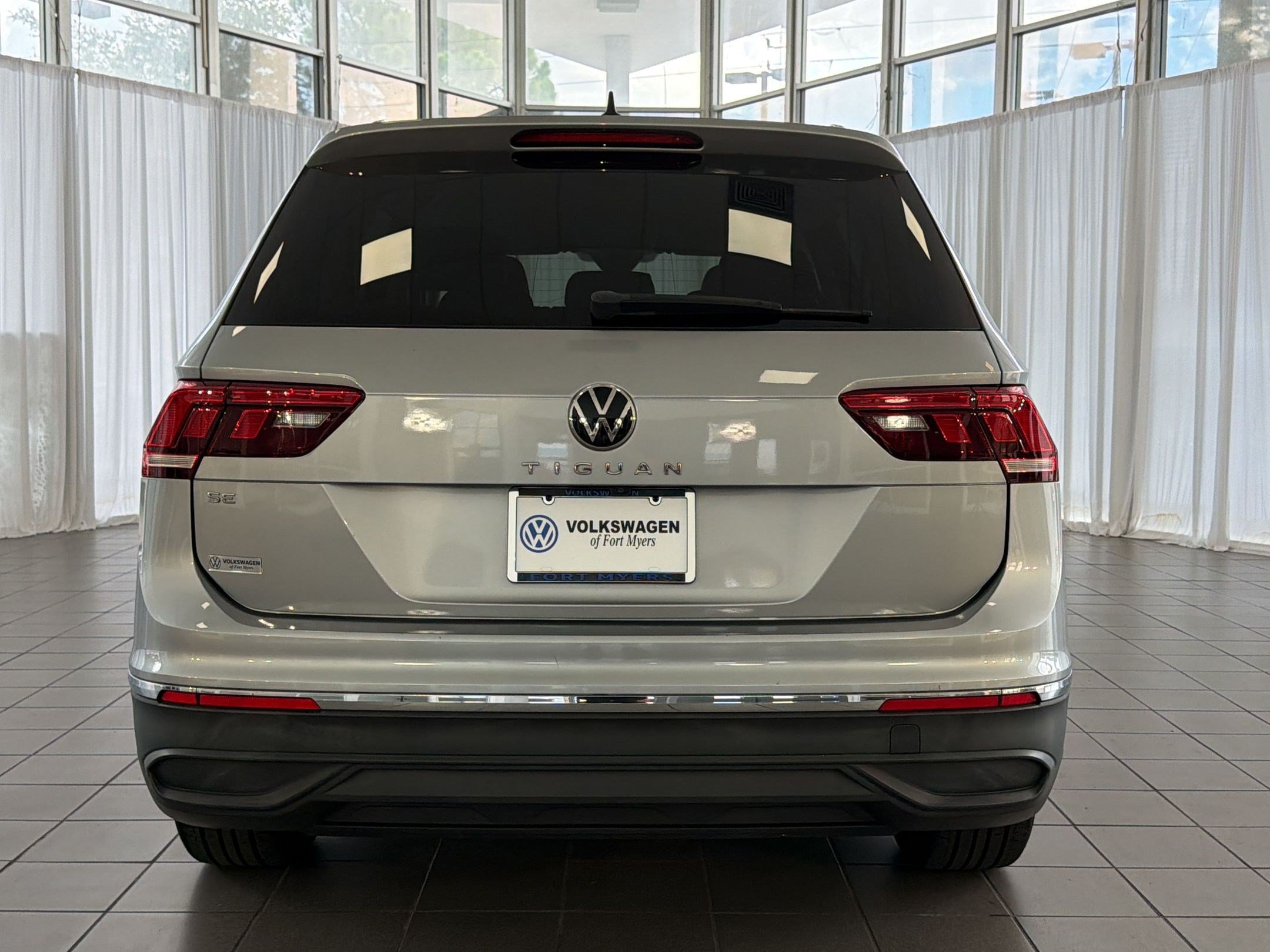 Used 2022 Volkswagen Tiguan SE FWD image 10
