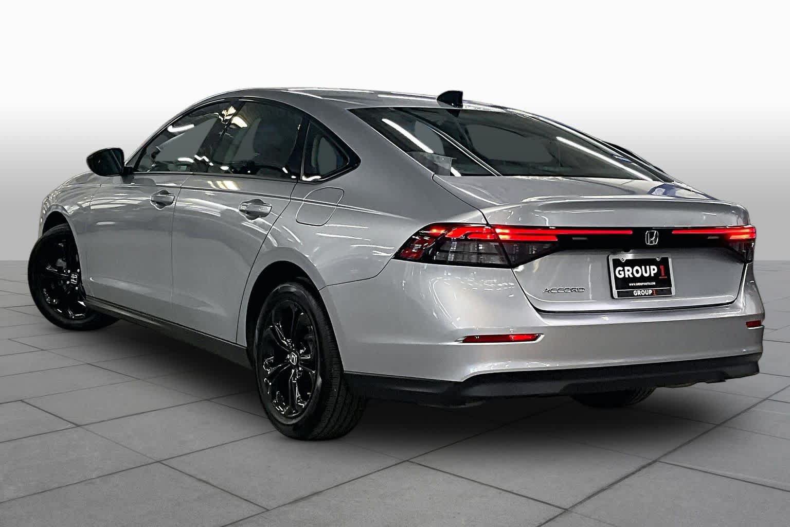 Used 2025 Honda Accord SE image 11