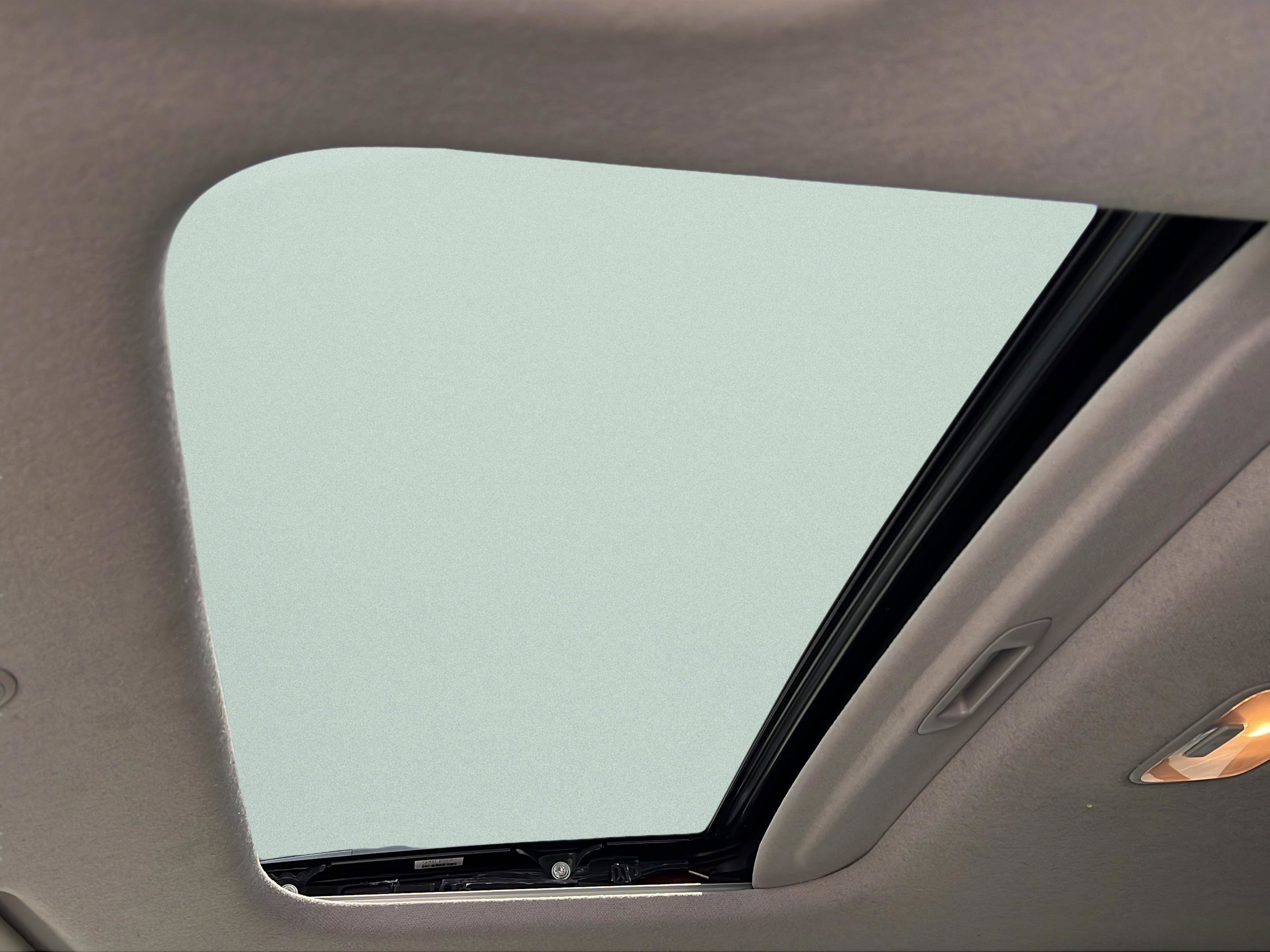Used 2023 Hyundai Venue SEL FWD image 19