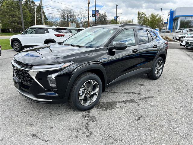 New 2026 Chevrolet Trax LT w/ Sunroof Package FWD image 1