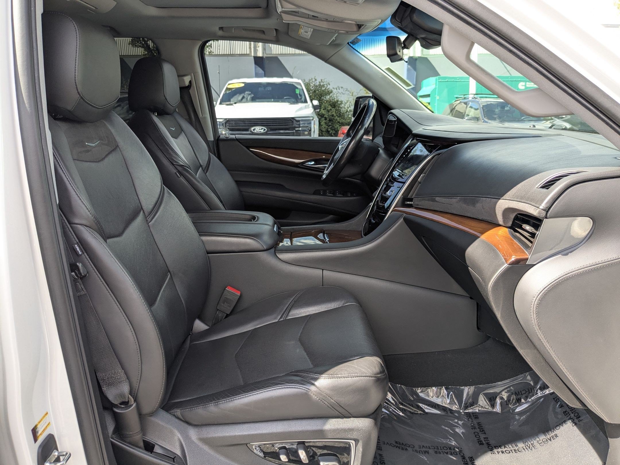 Certified 2020 Cadillac Escalade Premium Luxury AWD/4WD image 31