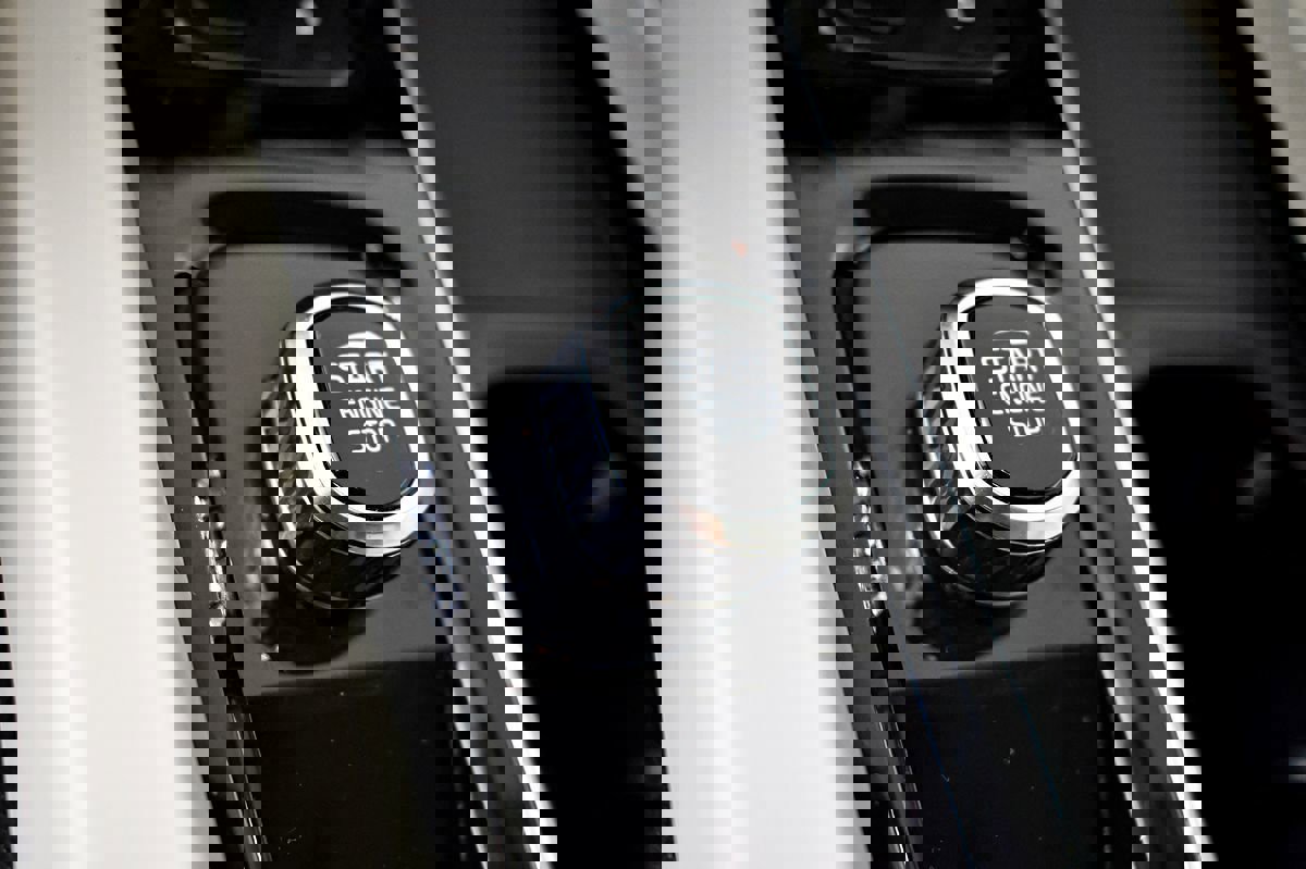 Used 2022 Volvo XC60 B5 Momentum image 32