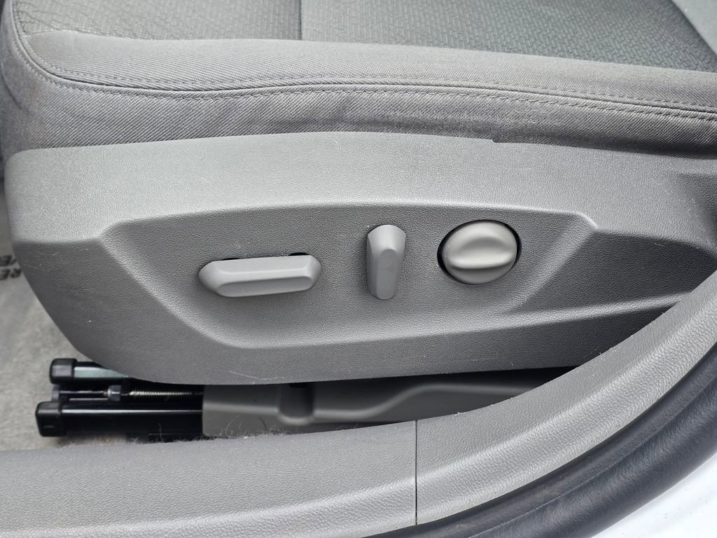 Used 2016 Chevrolet Malibu LS image 23