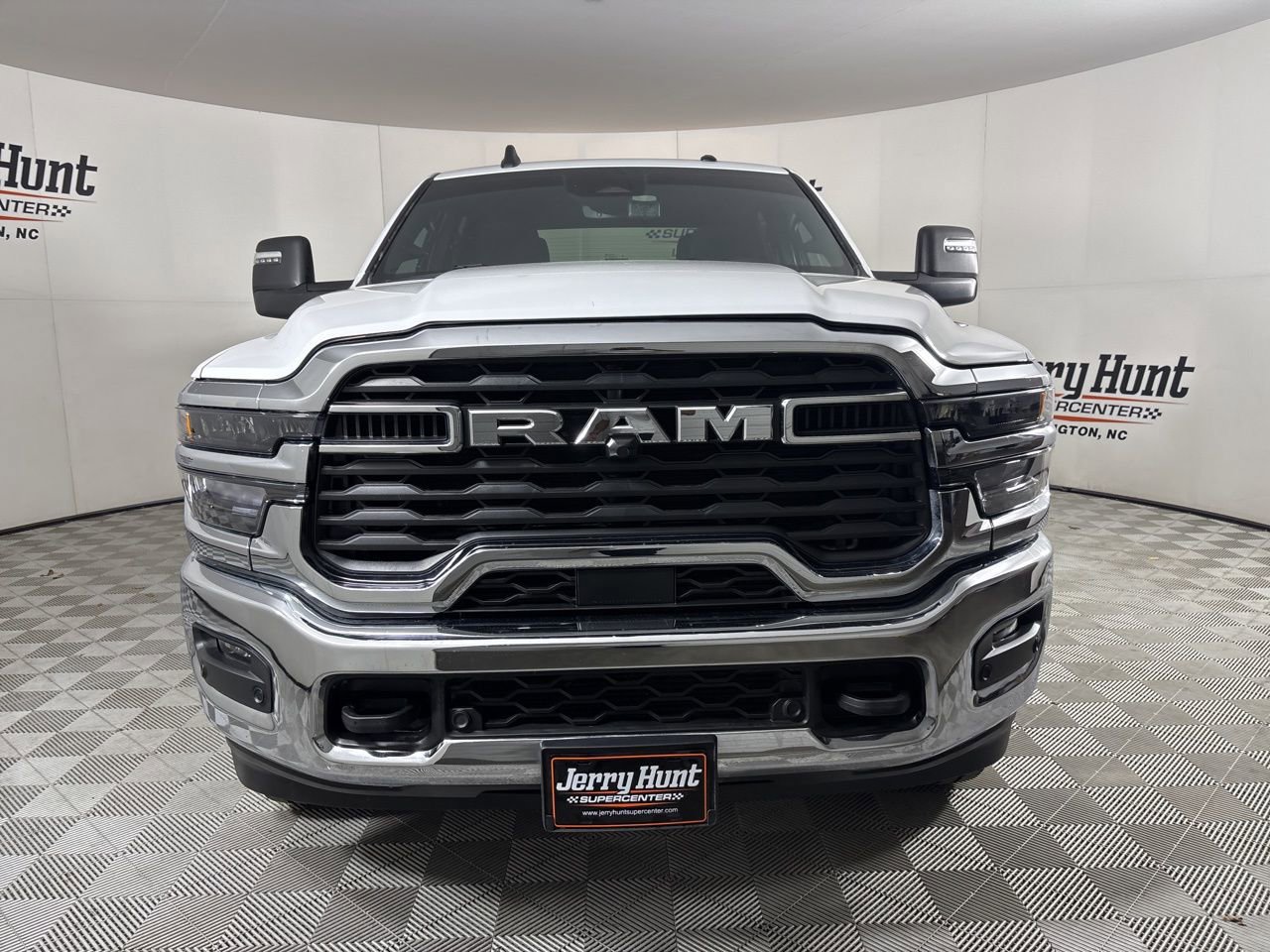 Used 2025 RAM 2500 Big Horn AWD/4WD image 2