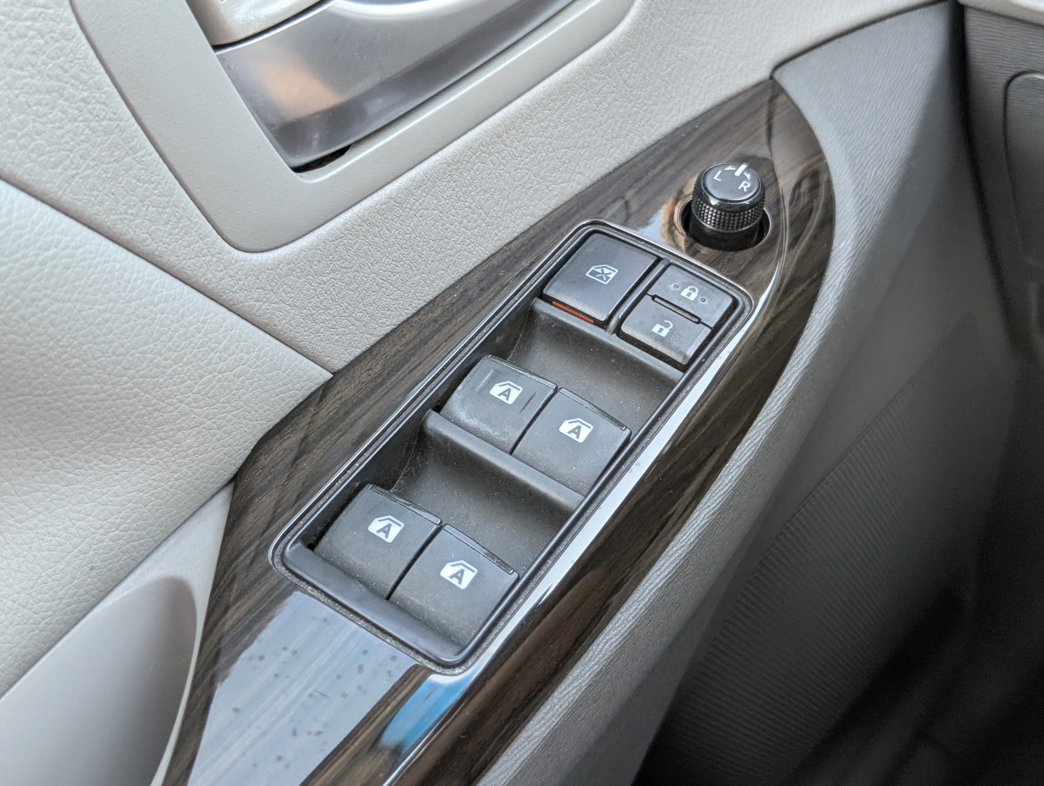 Used 2015 Toyota Sienna XLE FWD image 23