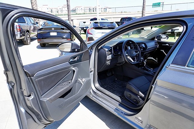 Used 2024 Volkswagen Jetta SE FWD image 46