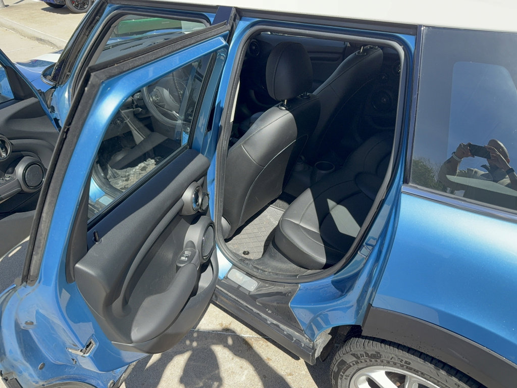 Used 2017 MINI Cooper 4-Door Hardtop FWD image 6