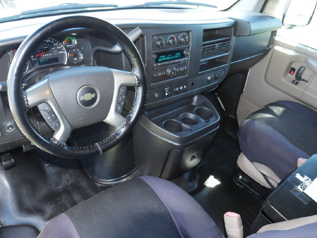Used 2014 Chevrolet Express 2500 RWD image 13