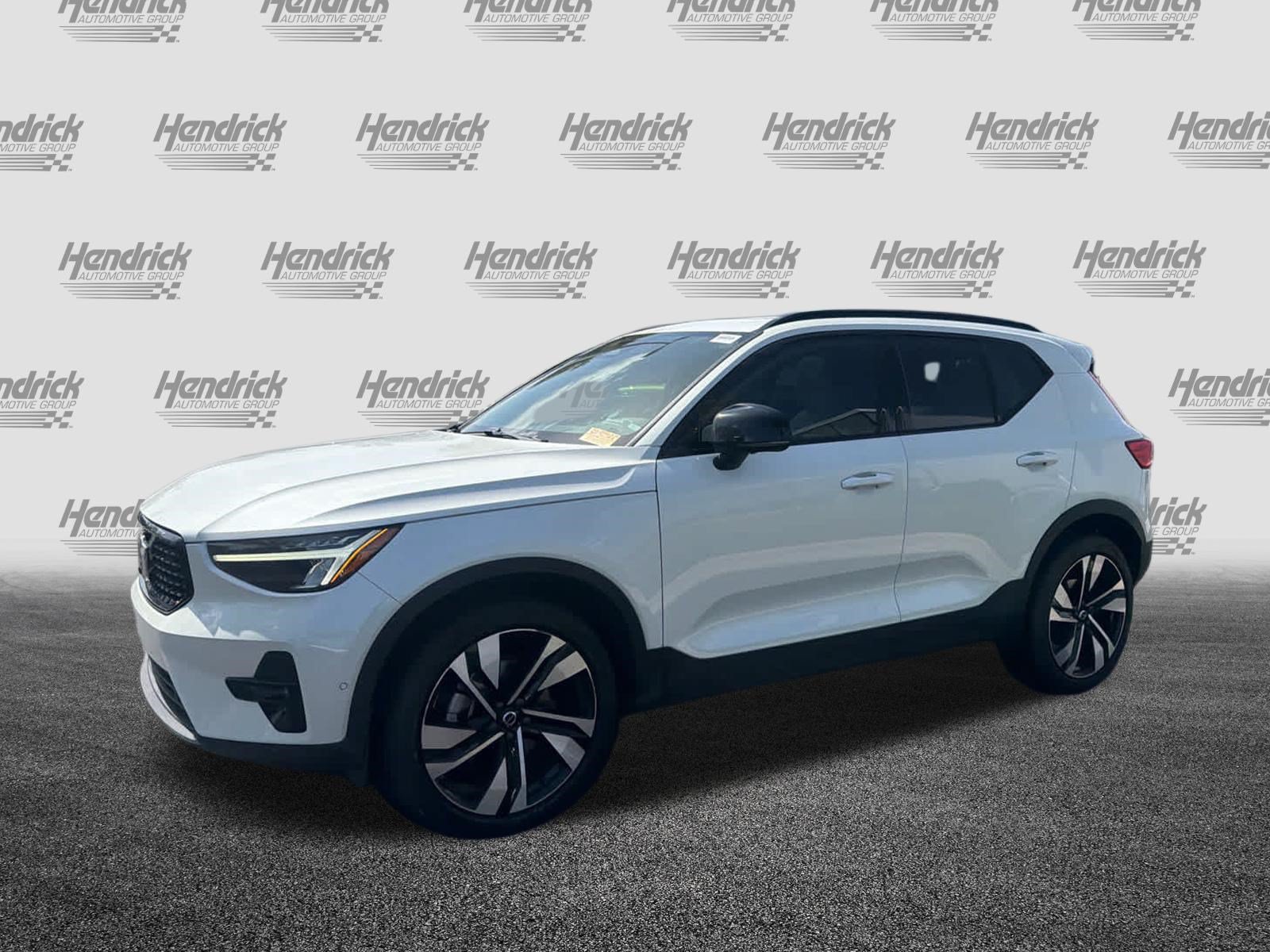 Certified 2023 Volvo XC40 B4 Plus w/ Protection Package Premier FWD image 10