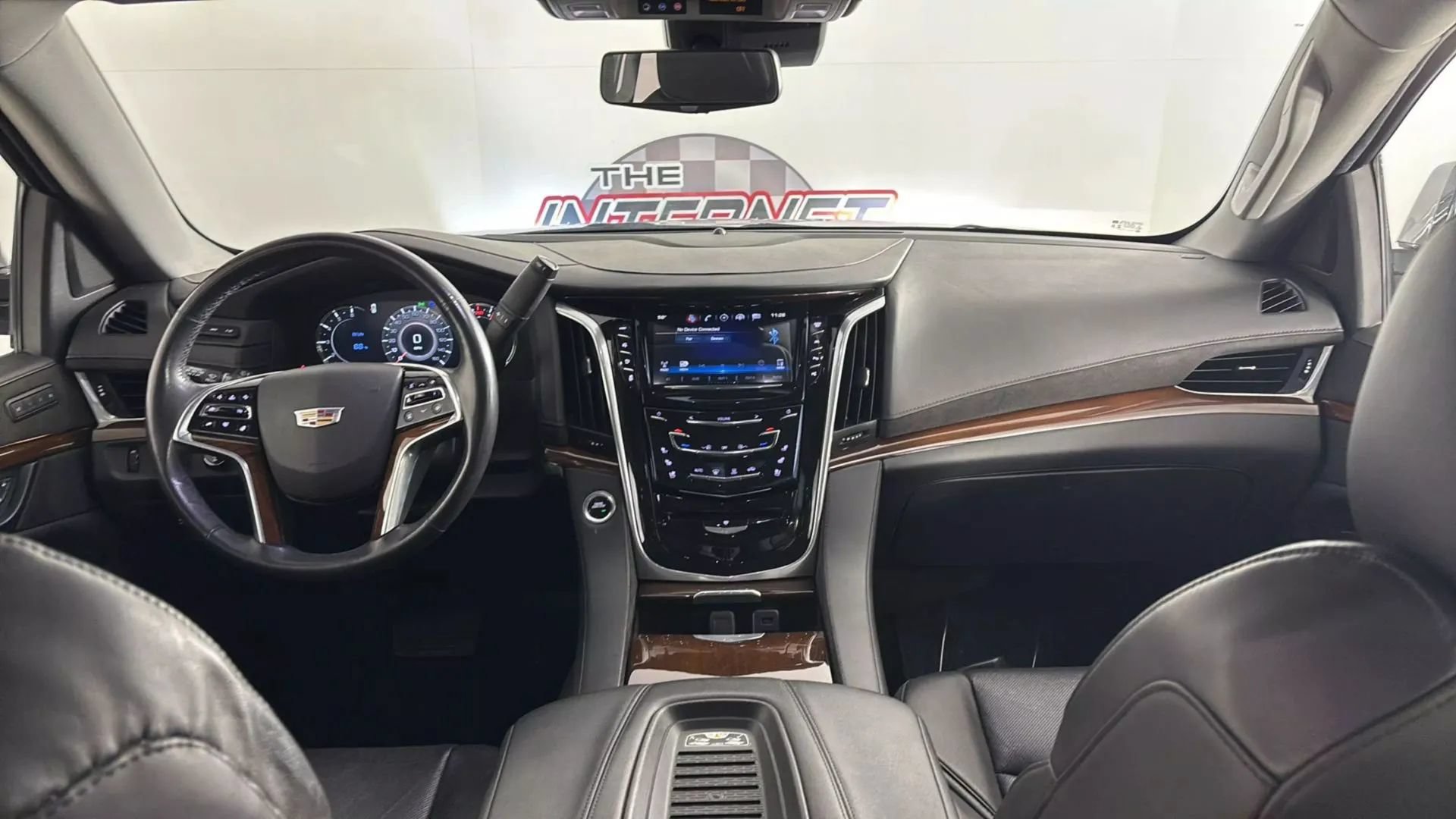 Used 2020 Cadillac Escalade Premium Luxury w/ LPO, Radiant Package AWD/4WD image 12