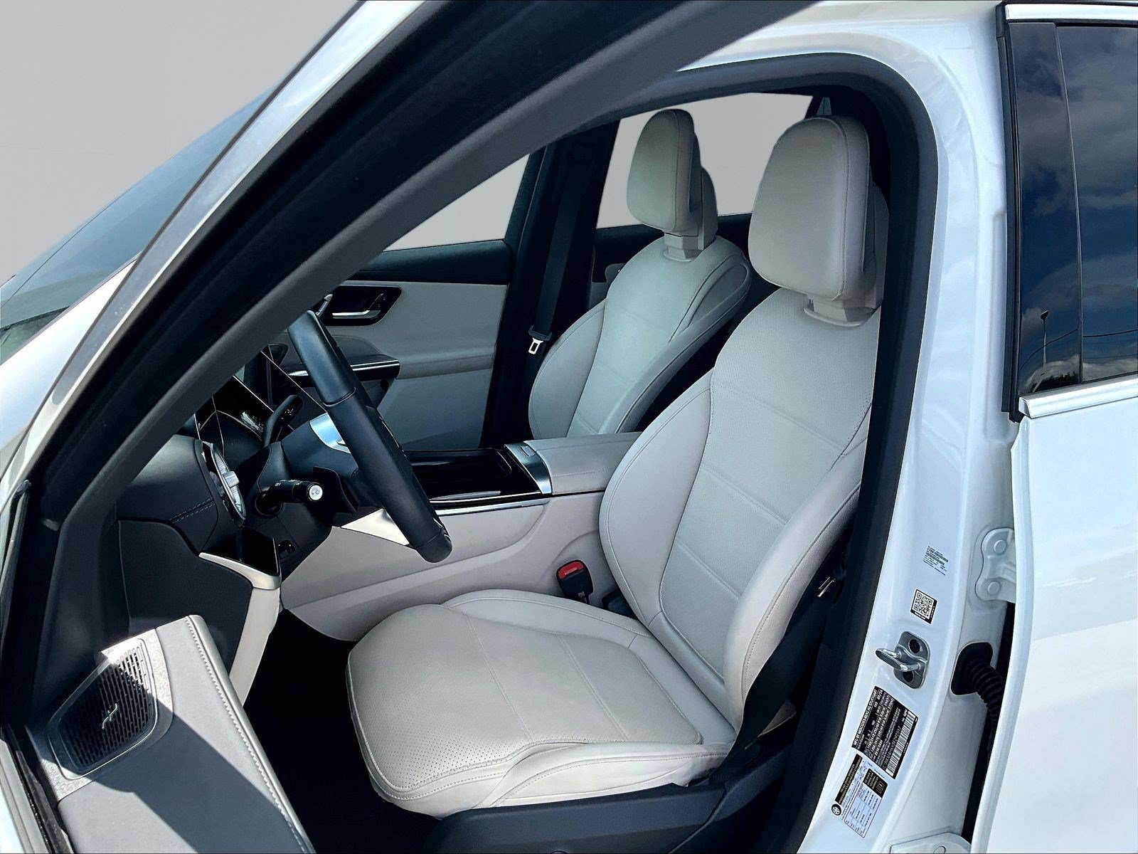 Used 2025 Mercedes-Benz GLC 300 4MATIC image 21