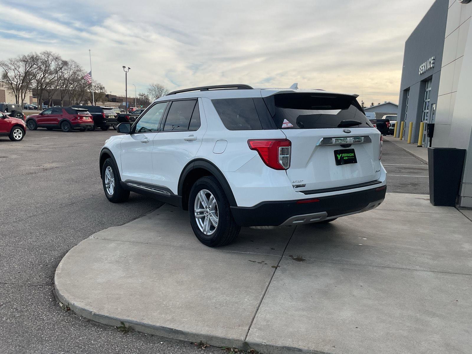 Used 2023 Ford Explorer XLT w/ Equipment Group 202A image 3