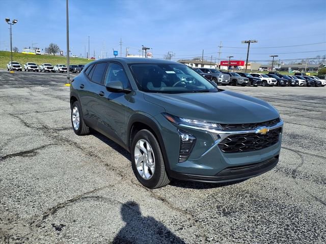 Used 2025 Chevrolet Trax LS w/ LS Convenience Package FWD image 5