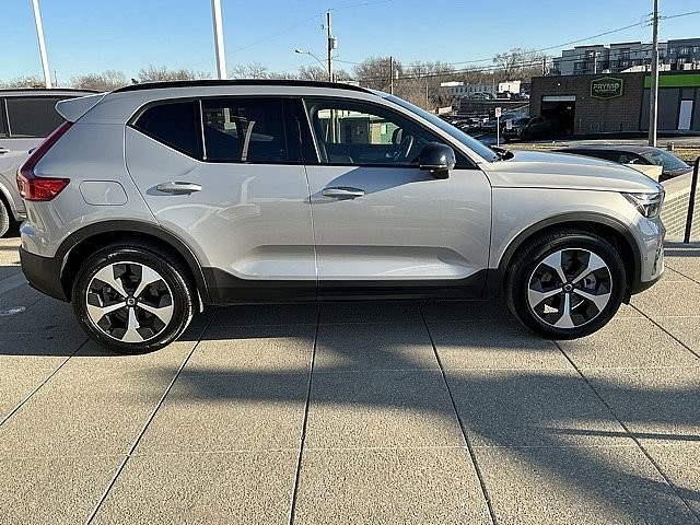 Certified 2025 Volvo XC40 B5 Plus image 7