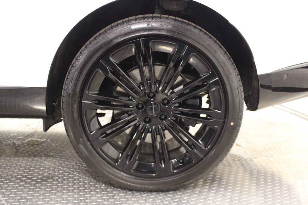 Used 2025 Land Rover Range Rover SE image 19