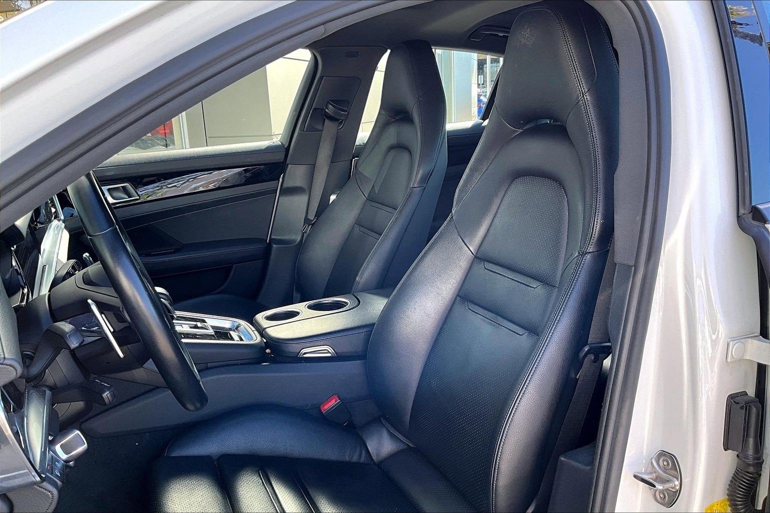 Used 2022 Porsche Panamera image 25