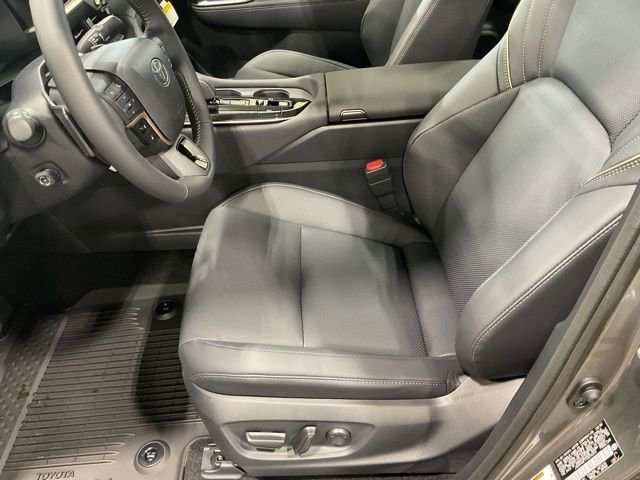 New 2026 Toyota Crown Platinum image 10