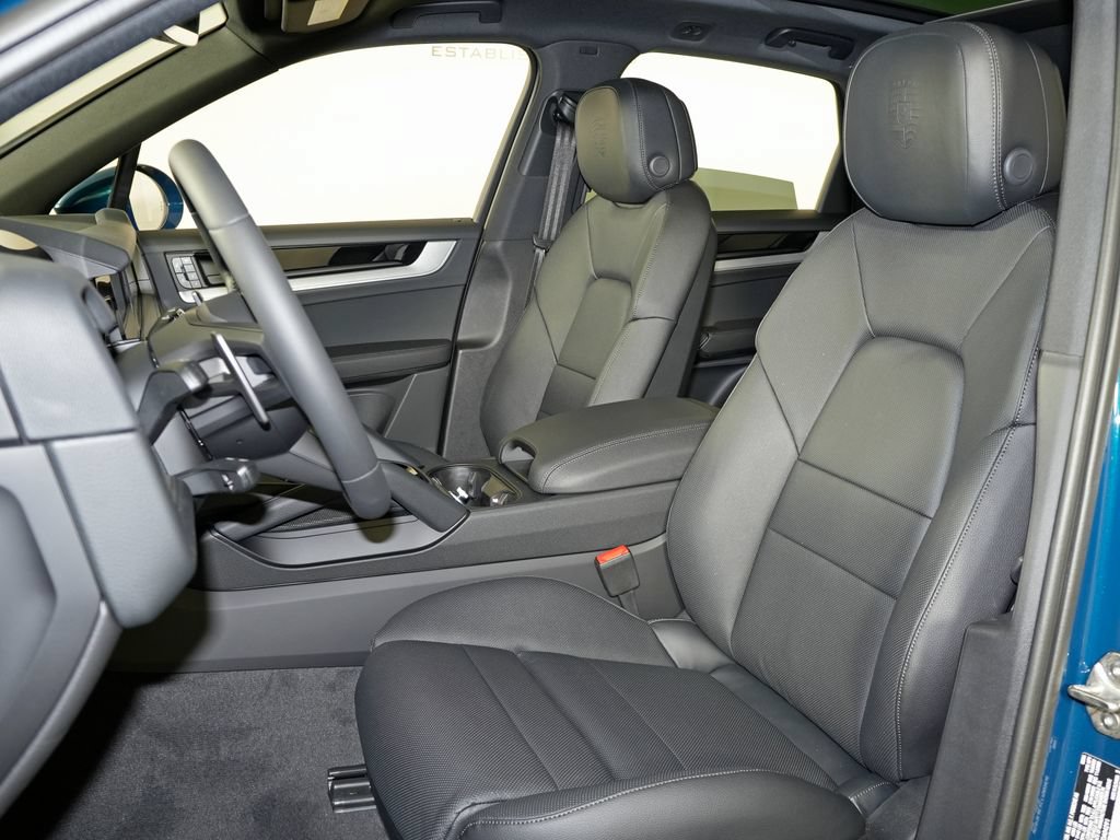 Certified 2026 Porsche Cayenne AWD/4WD image 5