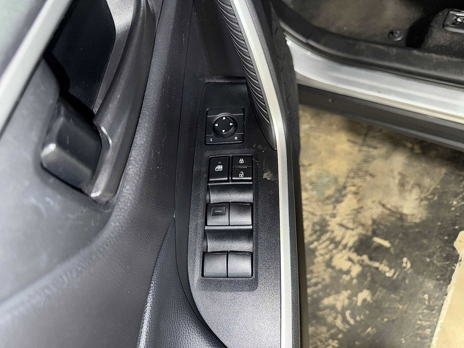 Certified 2022 Toyota RAV4 LE image 22