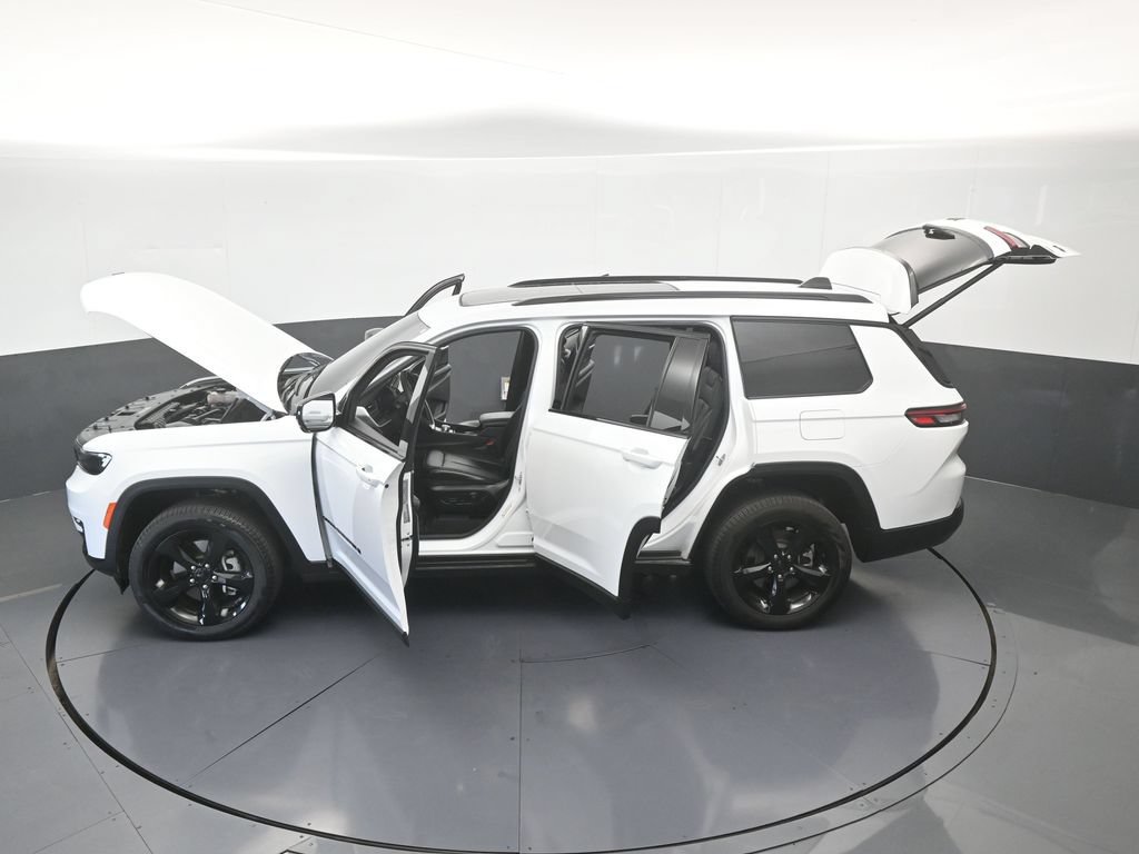 Used 2025 Jeep Grand Cherokee L Limited w/ Black Appearance Package AWD/4WD image 75