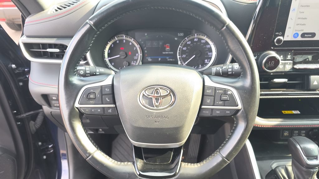 Used 2023 Toyota Highlander XSE FWD image 15