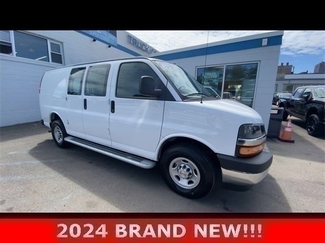 Used 2024 Chevrolet Express 2500 w/ Driver Convenience Package image 3