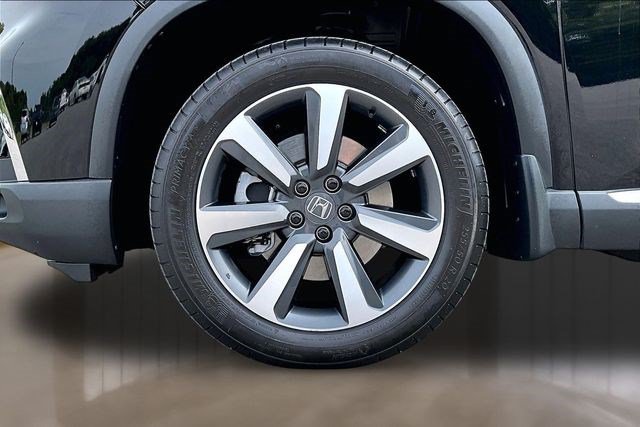 Certified 2025 Honda Pilot Touring image 28