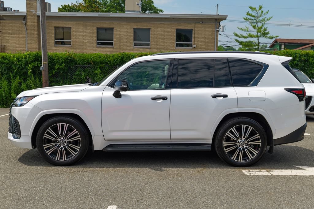 Used 2024 Lexus LX 600 4WD w/ Appearance Package image 4