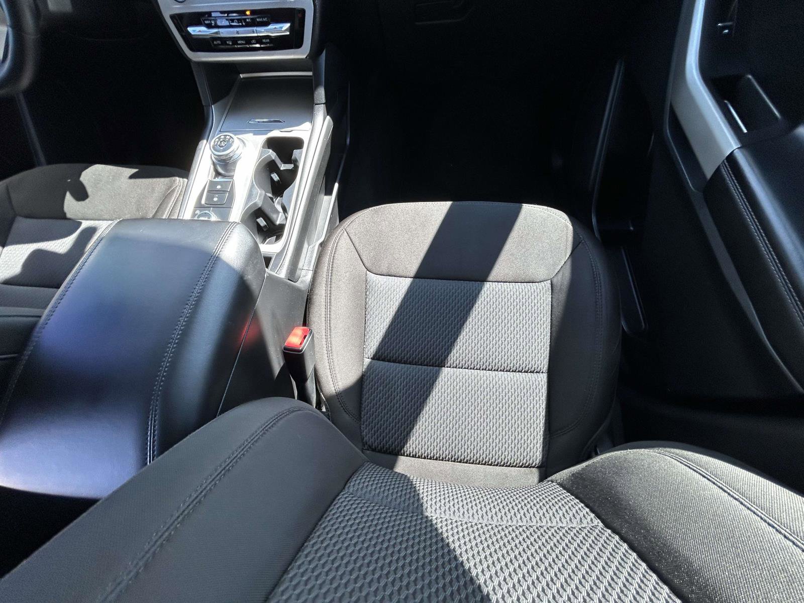 Used 2023 Ford Explorer XLT AWD/4WD image 14