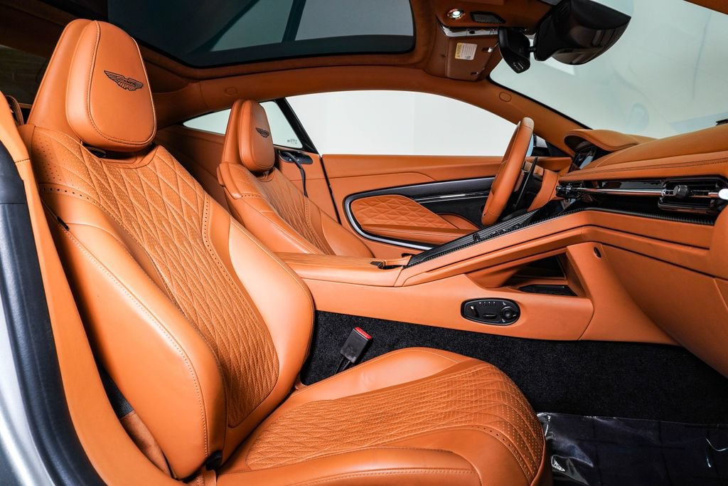 Used 2025 Aston Martin DB12 Coupe RWD image 18
