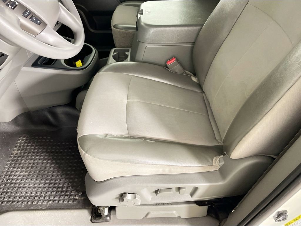 Used 2019 Nissan NV 3500 SL w/ Back Door Glass Package image 19