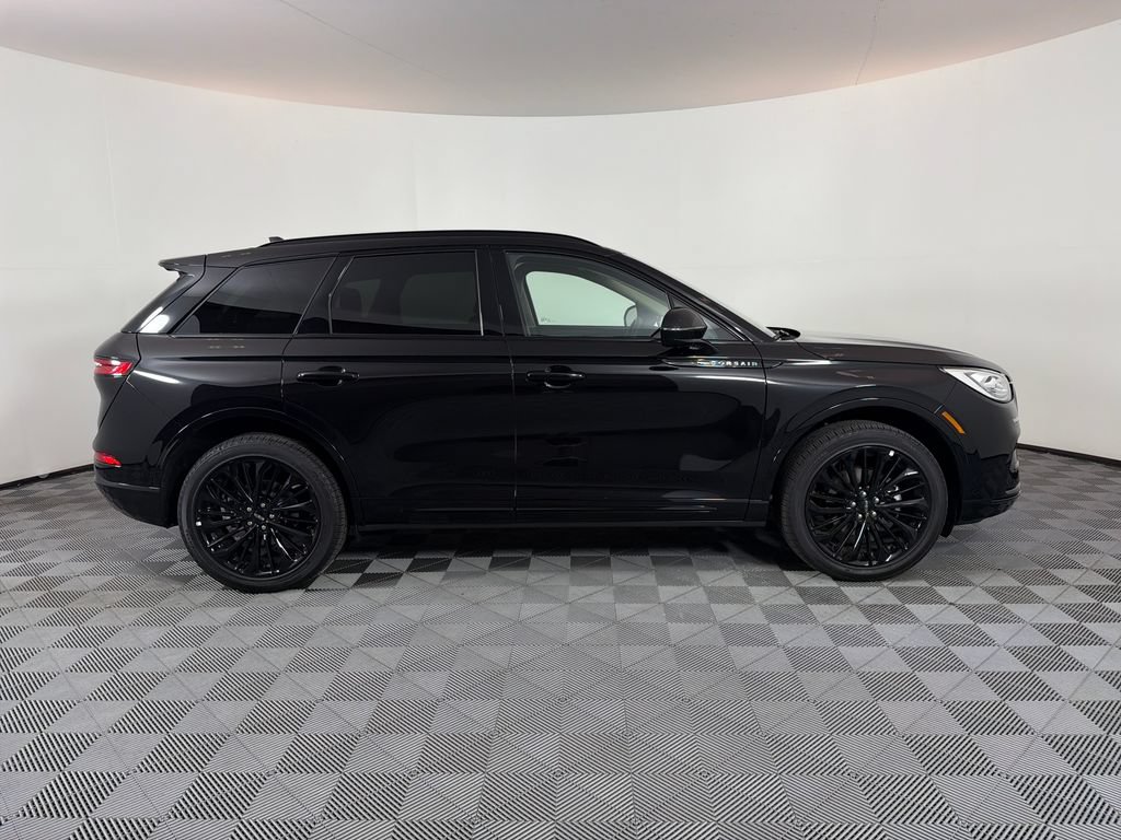 Used 2025 Lincoln Corsair Reserve w/ Equipment Group 202A AWD/4WD image 2